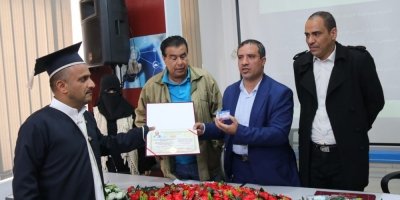 منح رجل الأعمال اليمني محمد لطف سويد، درجة الدكتوراة الفخرية من الدرجة الاولى في إدارة المخاطر المصرفية ومنحه لقب الخبير المصرفي لادارة المخاطر. 