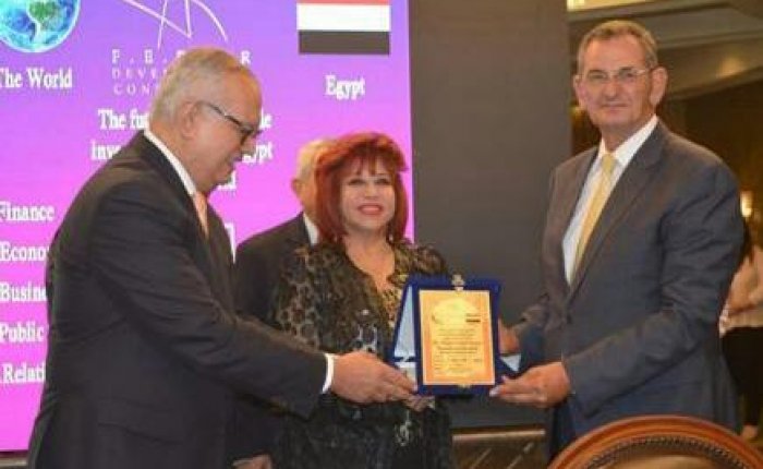 مؤتمر الاستثمار المستدام بين مصر والعالم يكرم "د. هدى يسى  "رئيس اتحاد المستثمرات العرب
