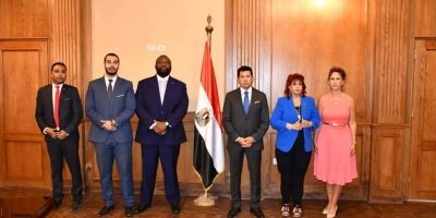 وزير الشباب المصري يلتقي مجموعة من المستثمرين الأجانب لبحث فرص الاستثمار في المنشآت الرياضية