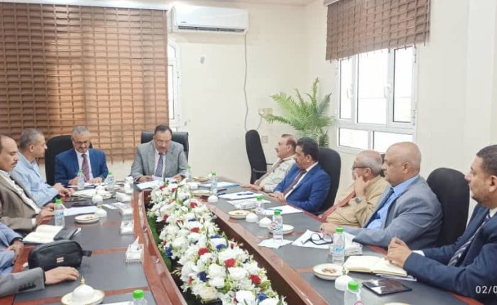 الفريق الفني للجنة الإيرادات يزور مصلحة الجمارك